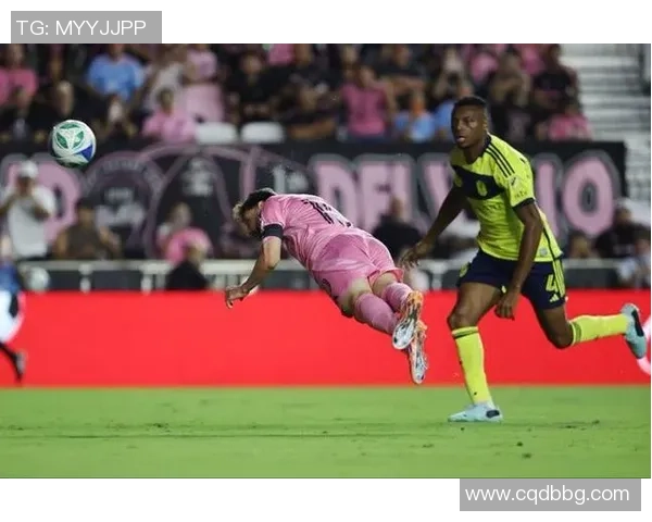 梅西生涯第890球头球破门 苏牙助攻迈阿密1-0领先纳什维尔